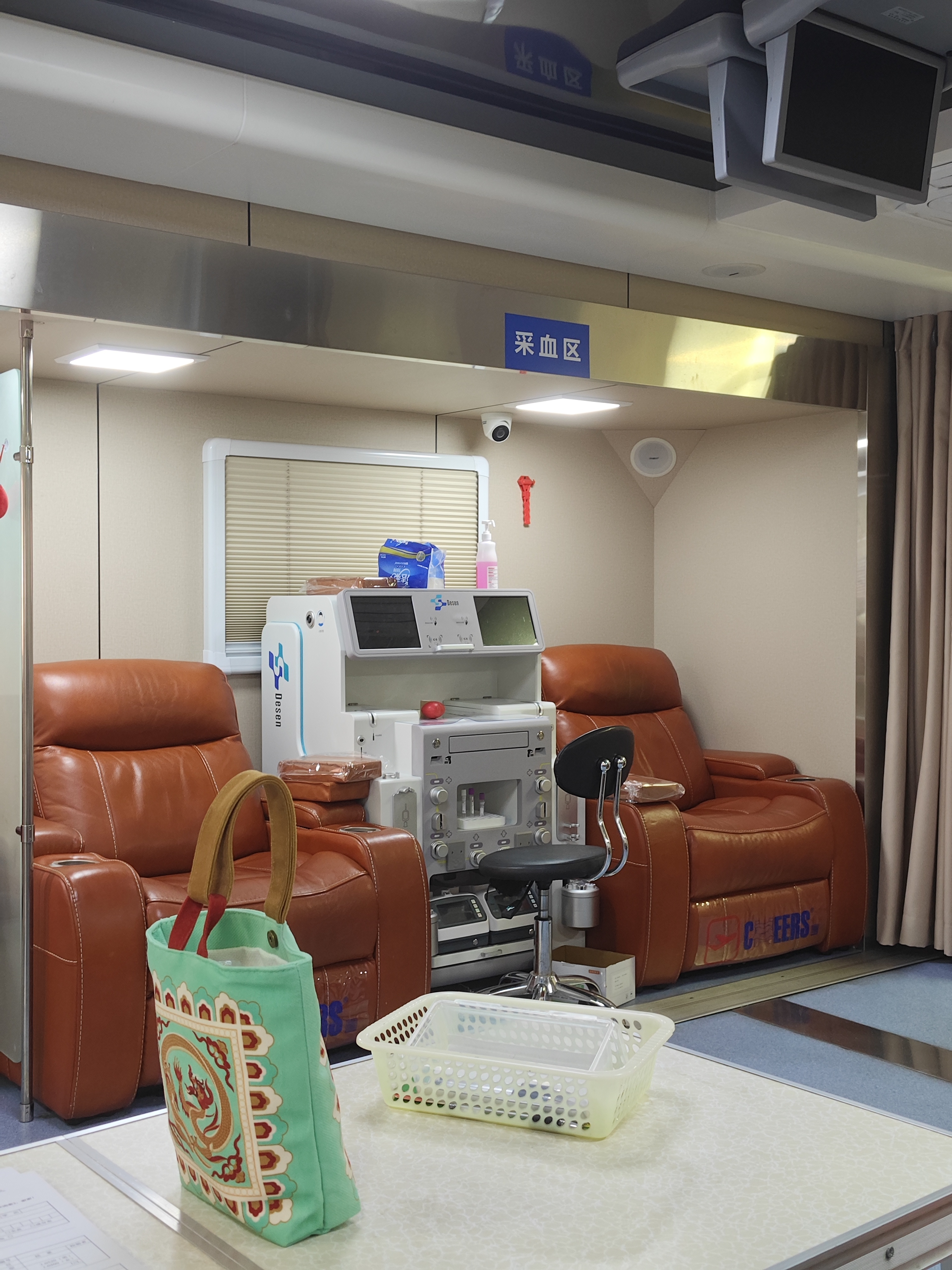 七月的栀子： 献血